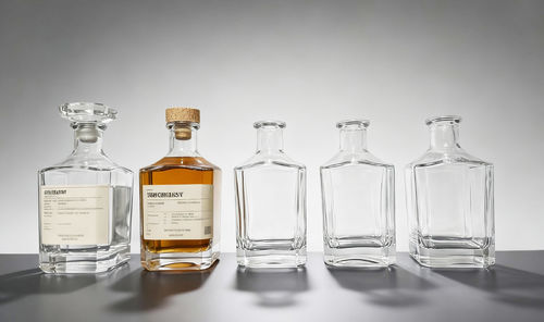 Ανακαλύψτε κομψά και τολμηρά σχέδια γυάλινων φιαλών