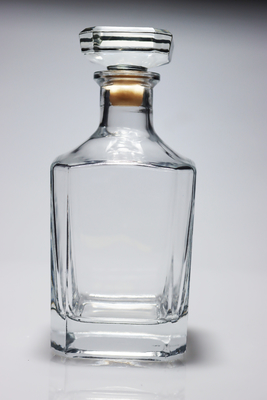 Καλή τιμή 700ml καθαρίστε τα μπουκάλια ποτού γυαλιού/το μπουκάλι γυαλιού ουίσκυ σε απευθείας σύνδεση